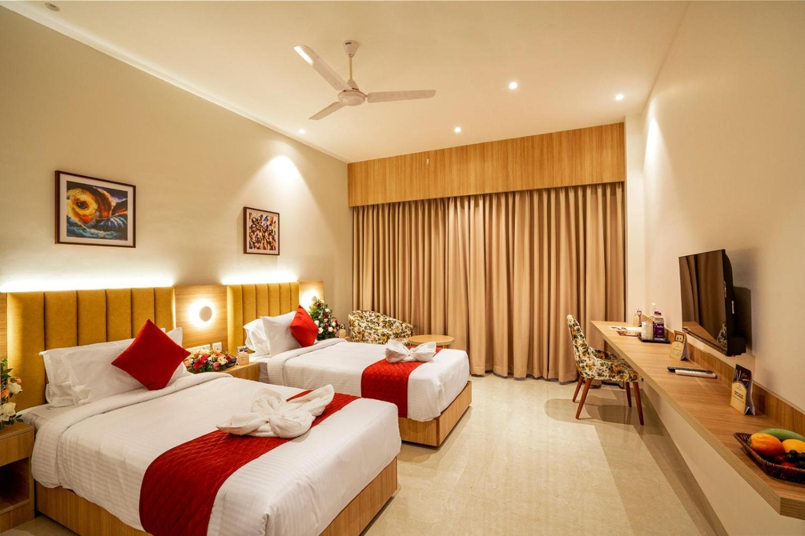 Hotel Grand Avenue Pambadi ภายนอก รูปภาพ