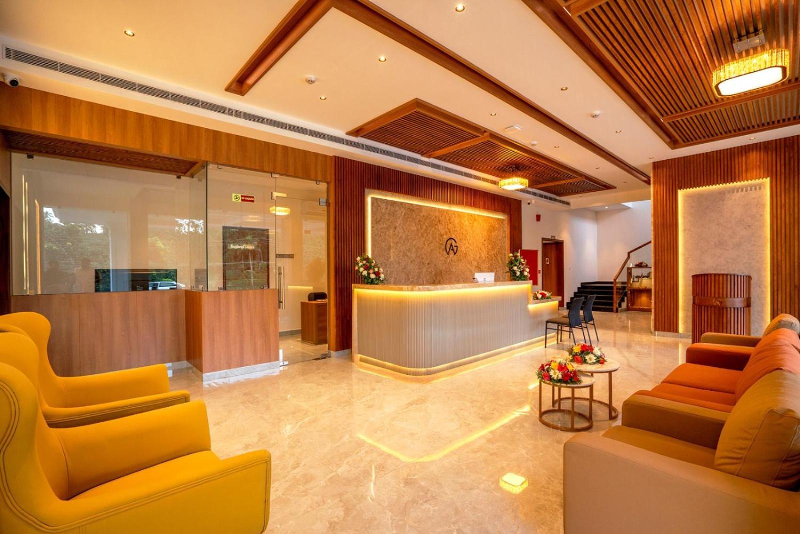 Hotel Grand Avenue Pambadi ภายนอก รูปภาพ