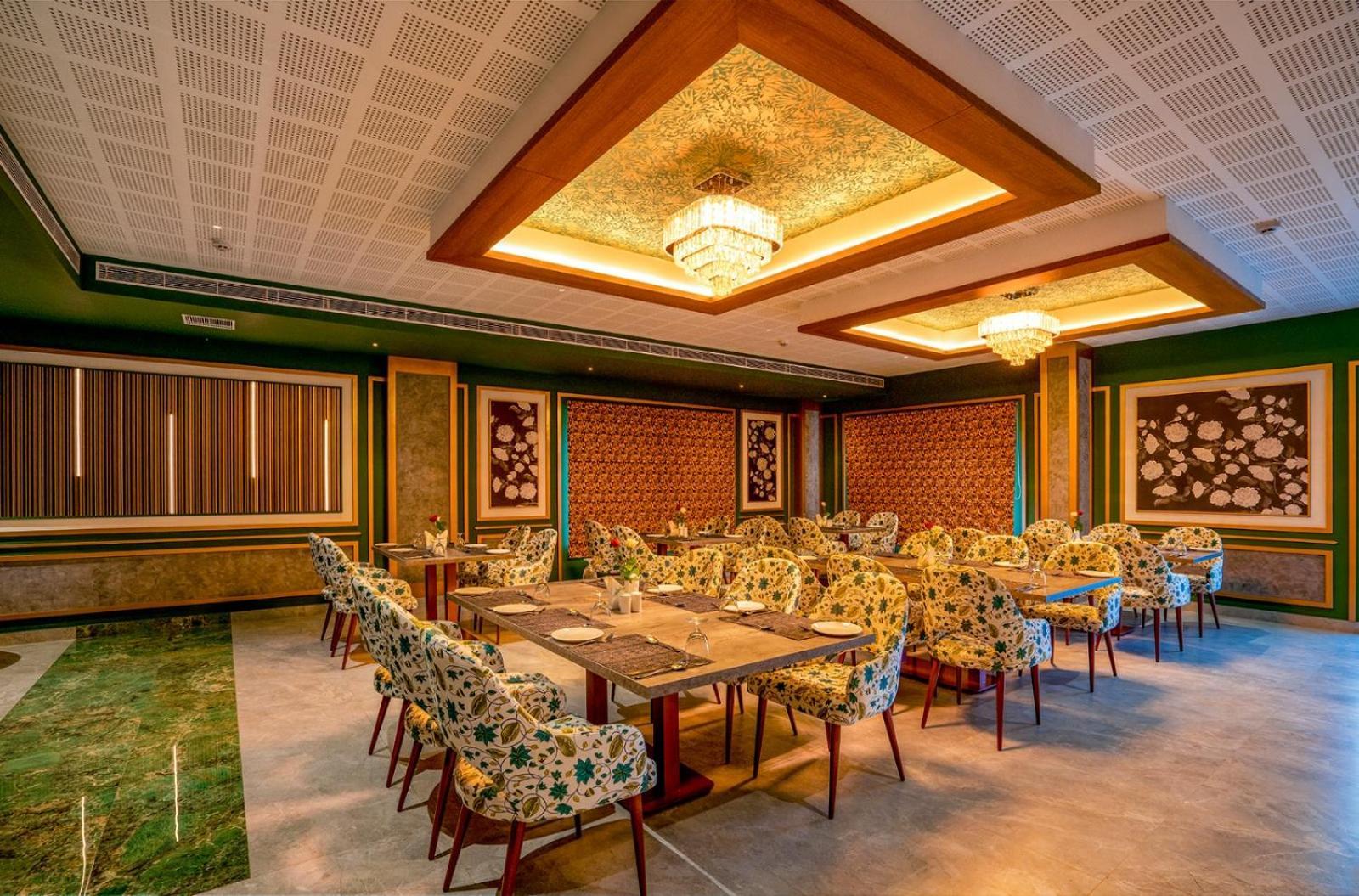 Hotel Grand Avenue Pambadi ภายนอก รูปภาพ